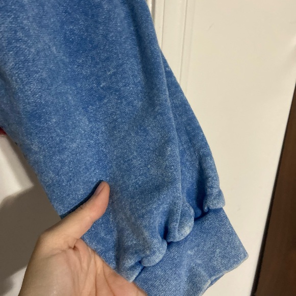 Vintage 90s Hanes sweatshirt. Stone washed. Embroidered with Lava Blues Hawaii. - Picture 3 of 6